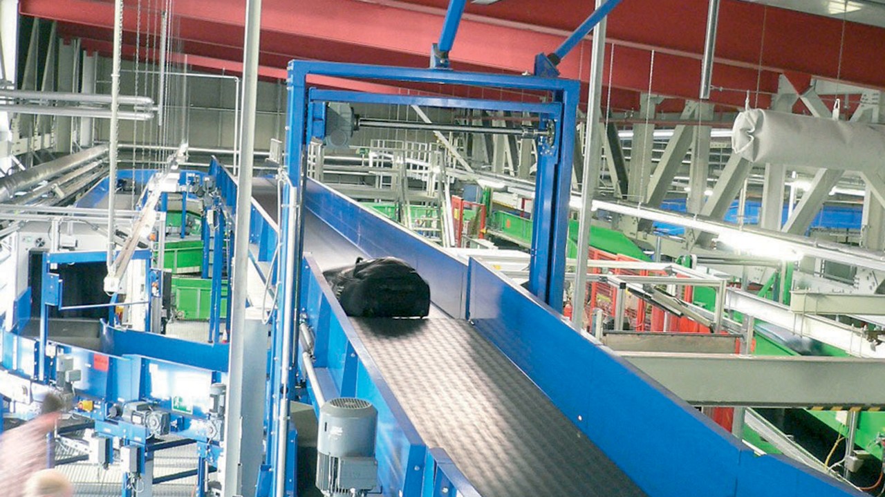 baggage-belt-with-suitcase-on-the-belt