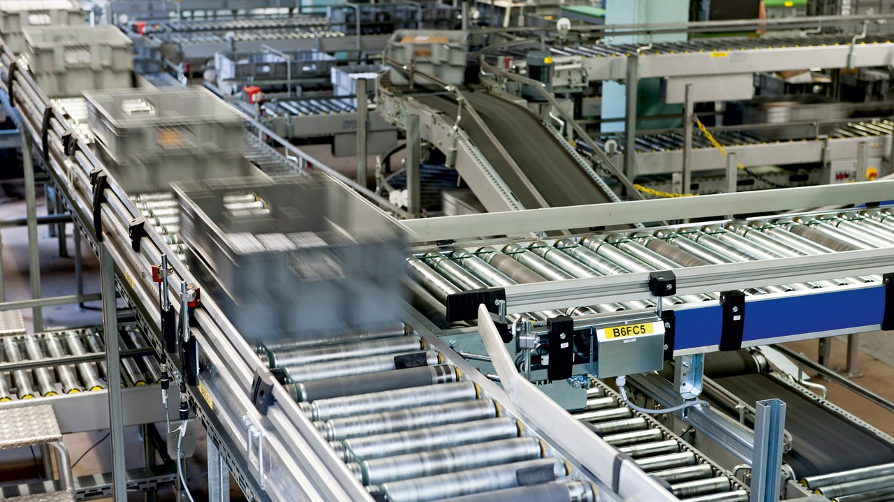 roller-conveyor-with-box