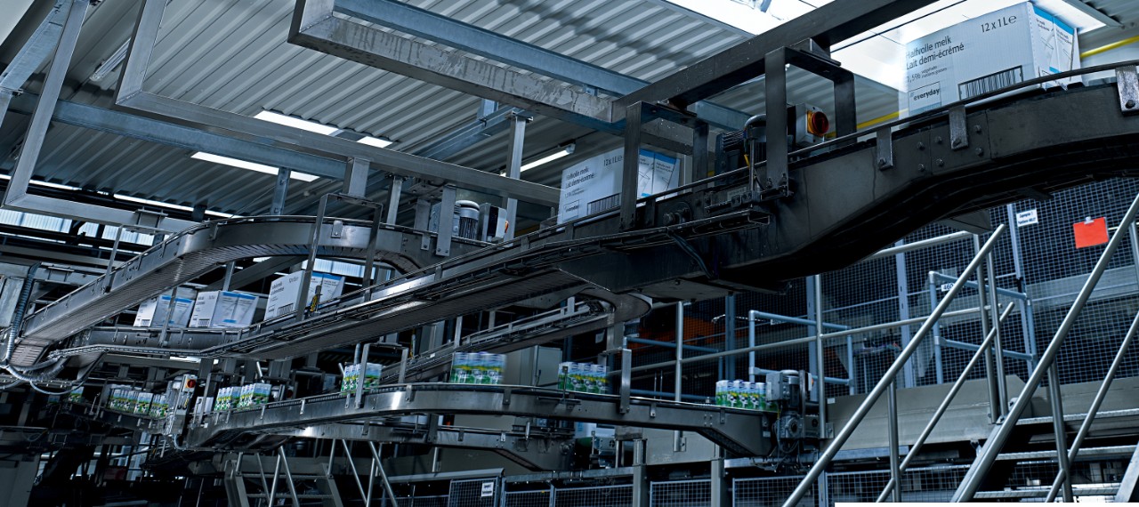 eaton-conveyor-with-milk-bags