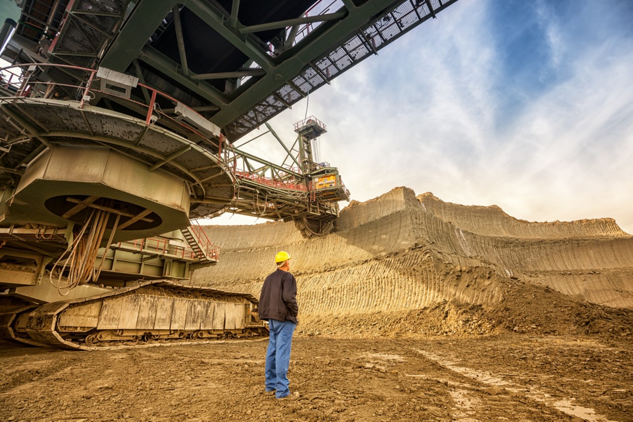man-with-stacker-reclaimer-getty-175000029
