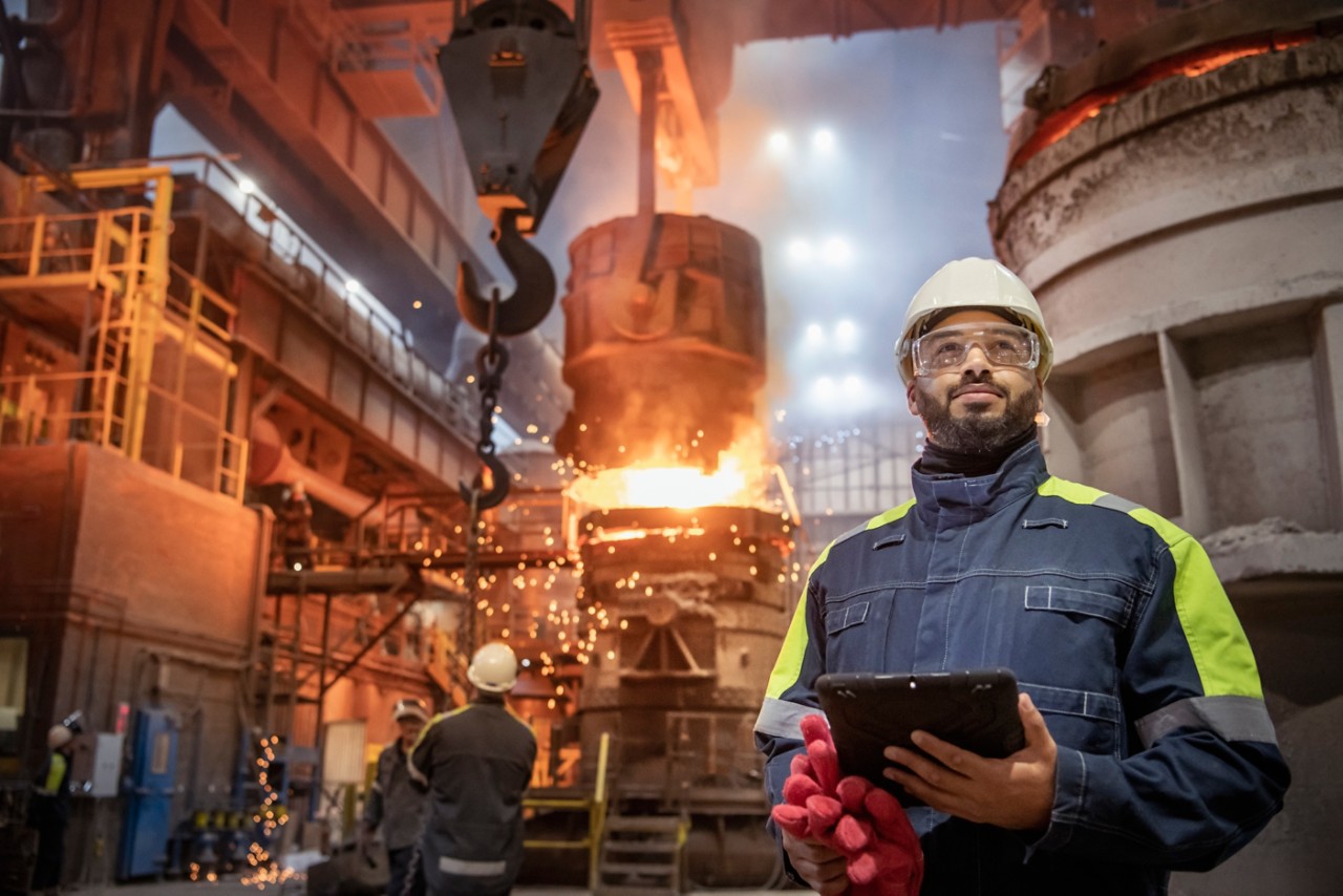 Steelworker-pour-steelworks-getty-1186090938