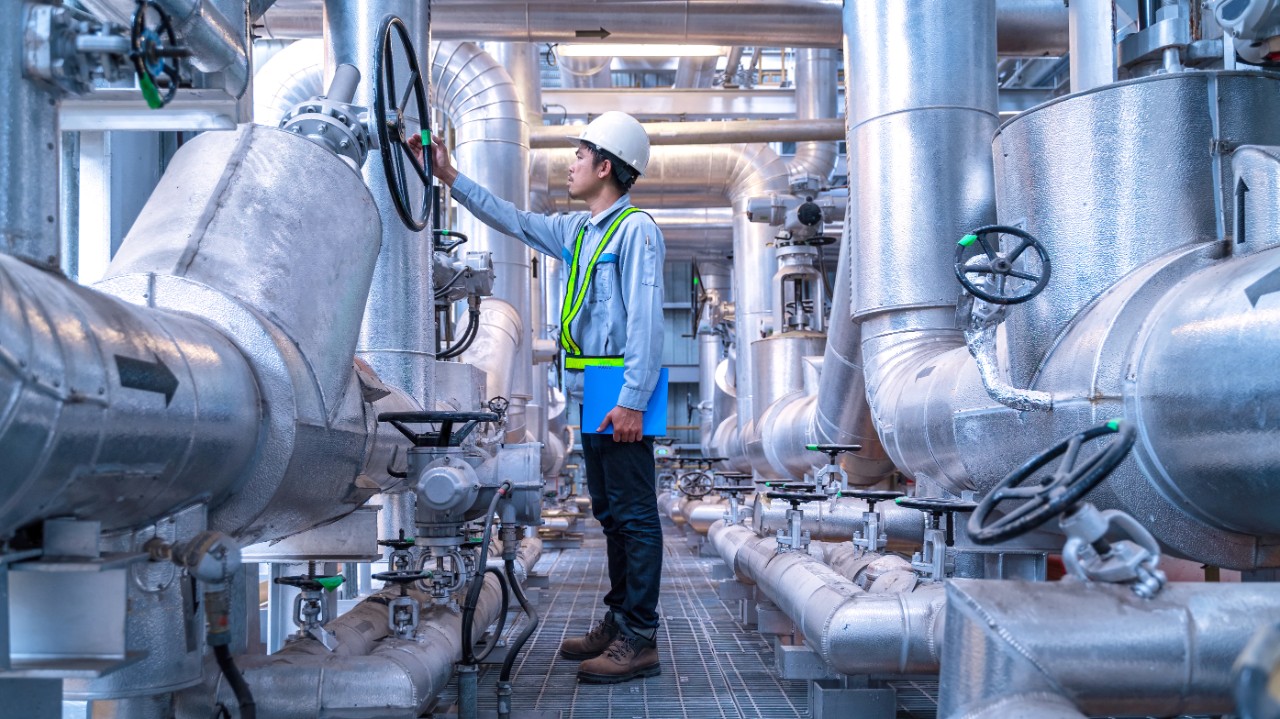 engineer-adjusts-valve-oil-and-gas-plant-getty-1307705211