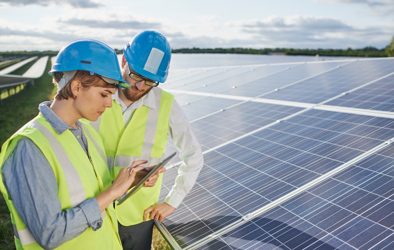 engineers-w-tablet-at-solar-farm-getty-588551165