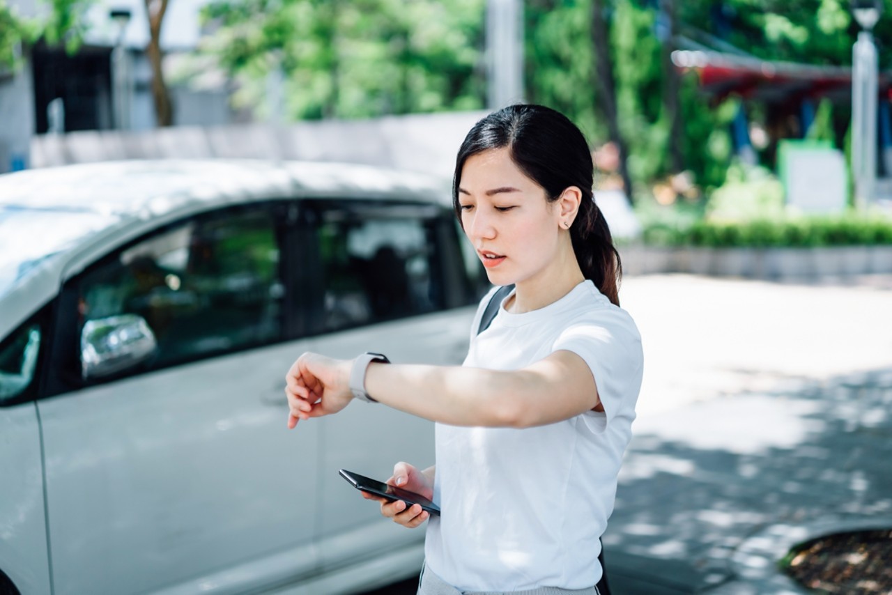 woman-looking-at-smart-watch-getty-1272057304