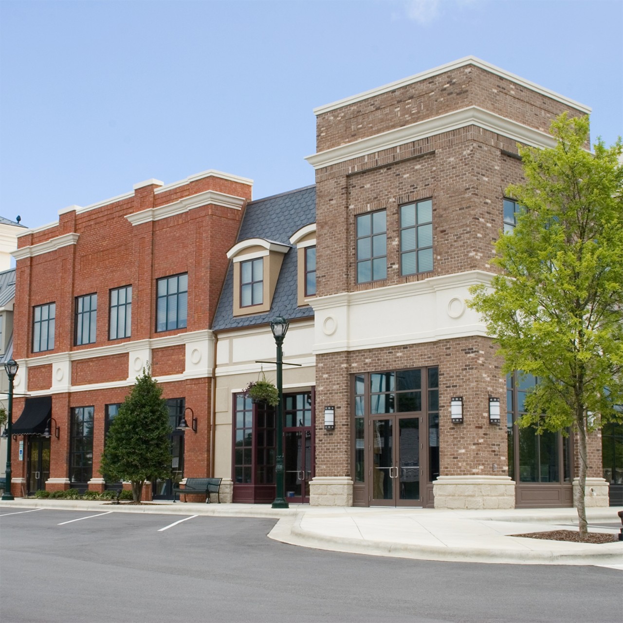upscale-shopping-center-retail-mall-getty-139903244-1500x1500.jpg