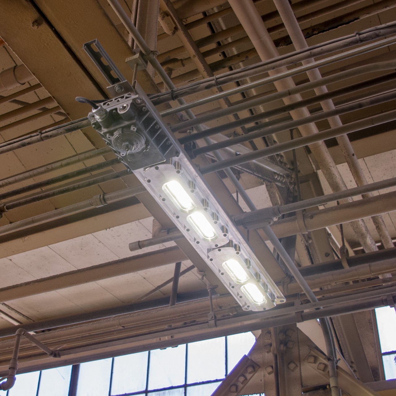 crouse-hinds xpla industrial hazardous light