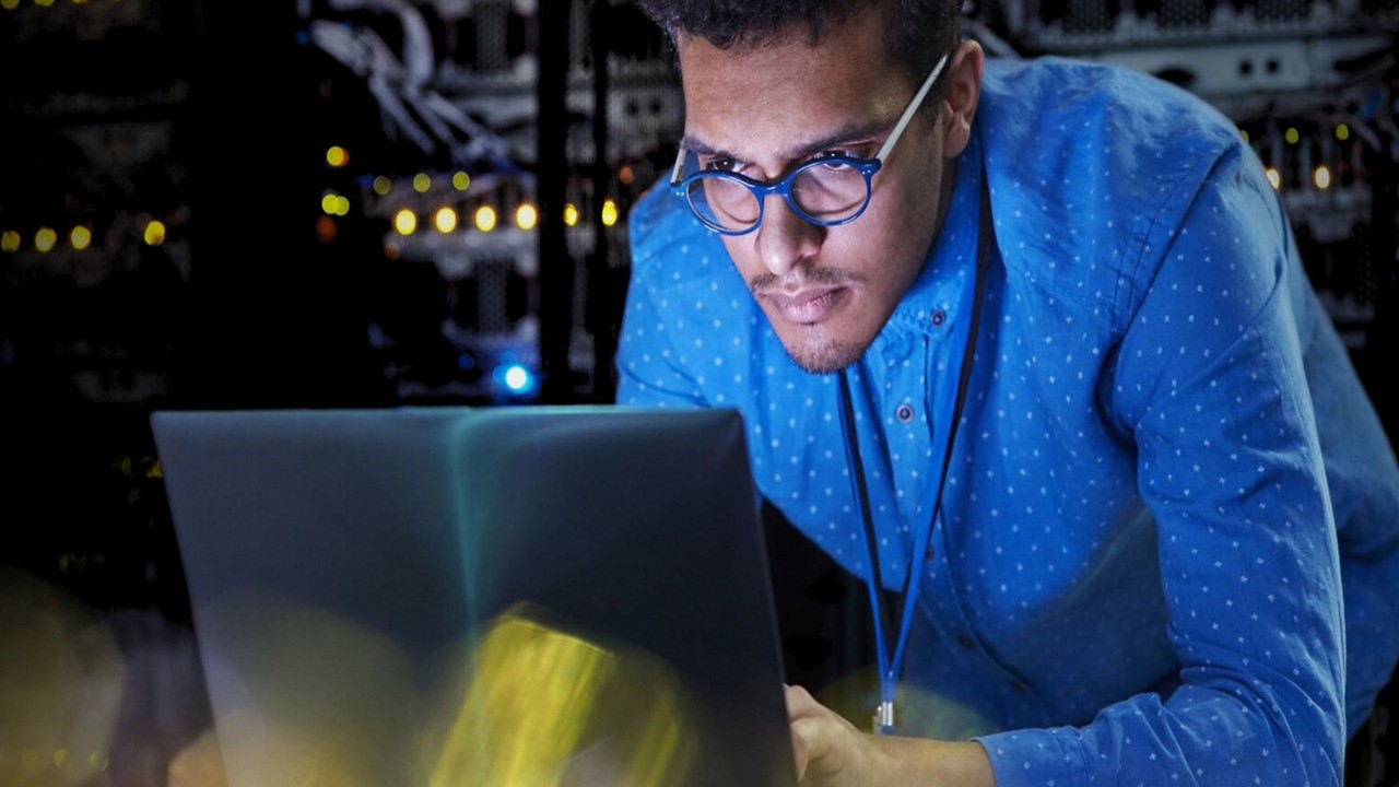 Man using software to remotely monitor and control UPSs and PDUs 